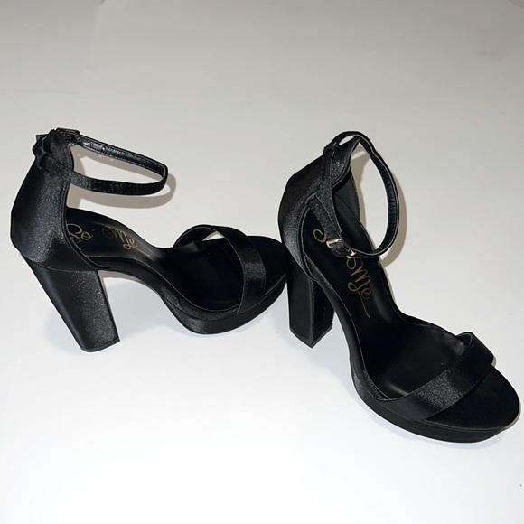 So Me brand, Satin black platform chunky heel shoes. Brand new in box . - Picture 7 of 8
